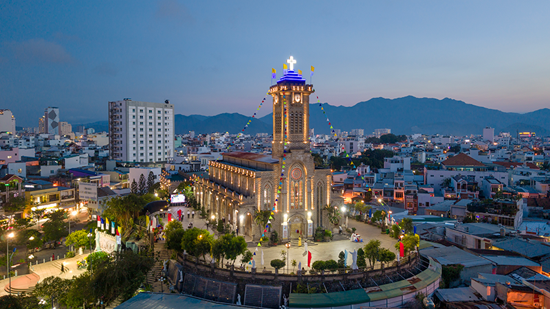 nh&agrave; thờ Đ&aacute; về đ&ecirc;m