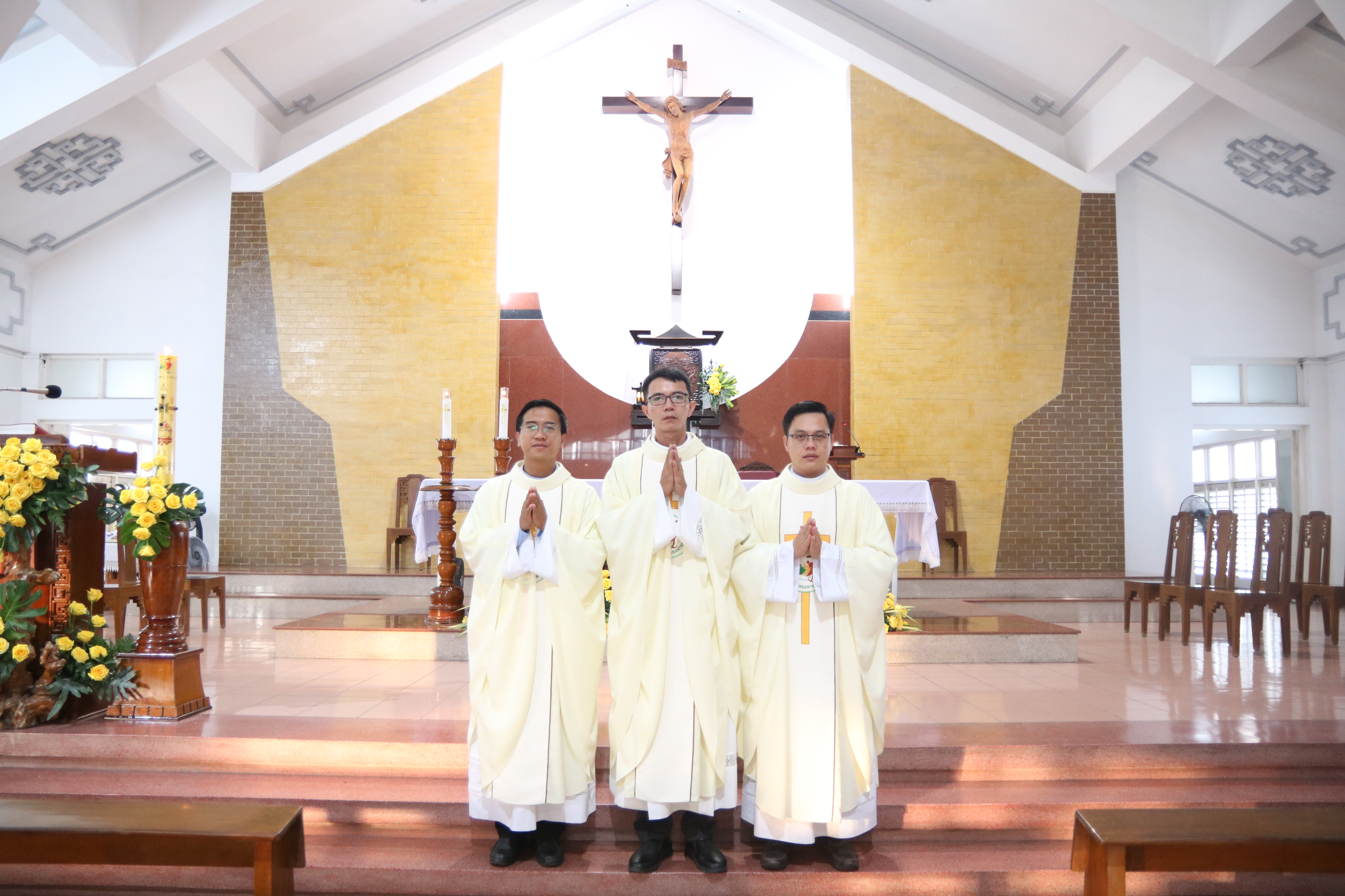 Các Tân Linh Mục Giáo Phận Qui Nhơn Dâng Thánh Lễ Tạ Ơn Tại Đại Chủng Viện Sao Biển Nha Trang