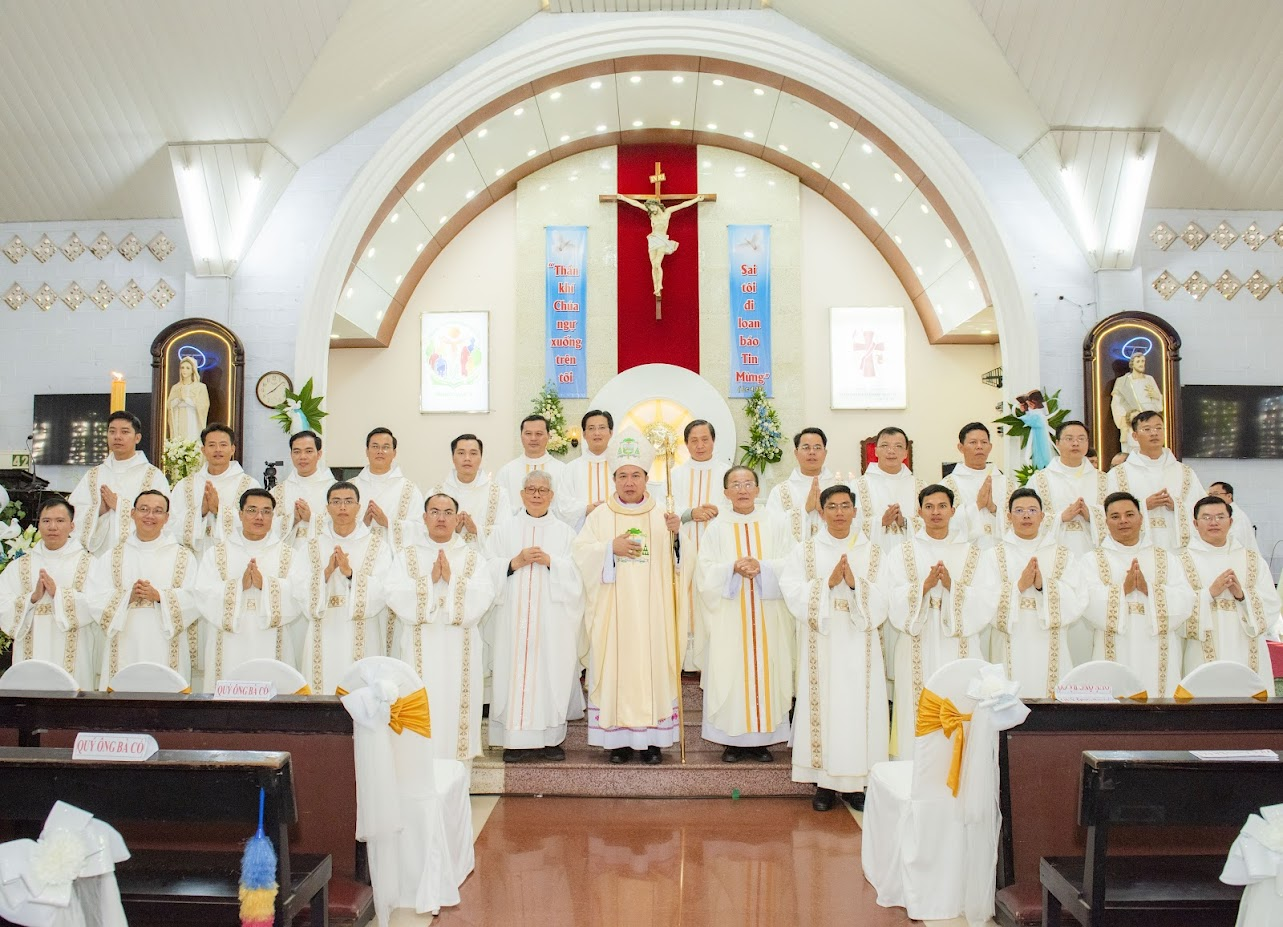Thánh lễ Truyền chức Phó tế cho quý thầy khoá XVII - Giáo phận Ban Mê Thuột