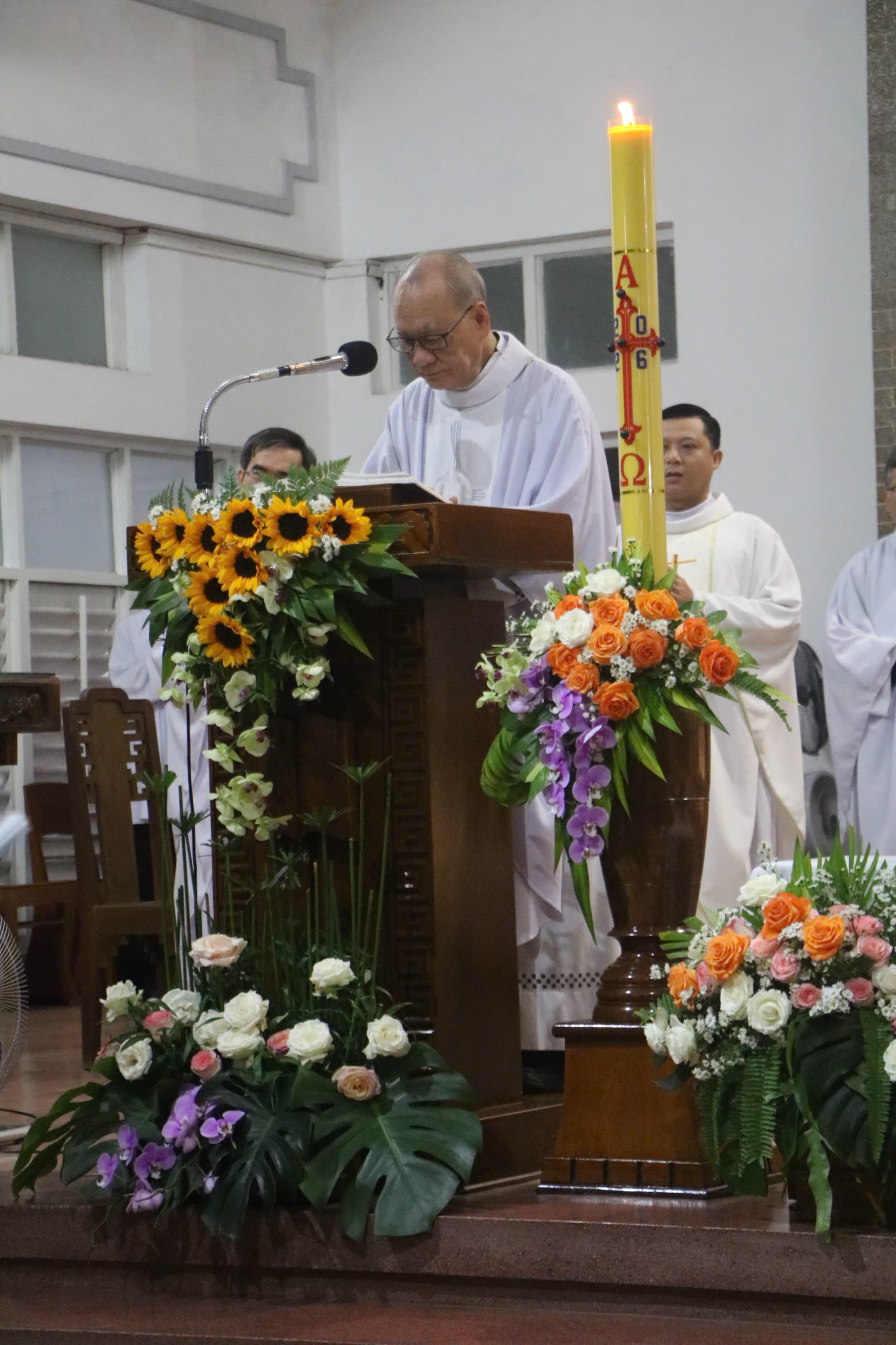 MỪNG KỶ NIỆM 36 NĂM HỒNG ÂN THÁNH CHỨC LINH MỤC CHA PHÊRÔ NGUYỄN XUÂN PHONG