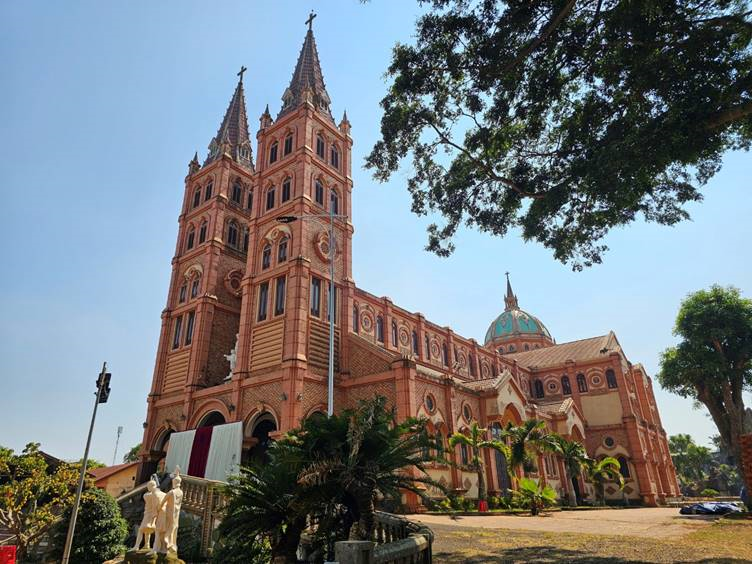 Những Nhà Thờ Độc Đáo Nhà Thờ Buôn Hồ - Kiệt Tác Gothic Giữa Tây Nguyên