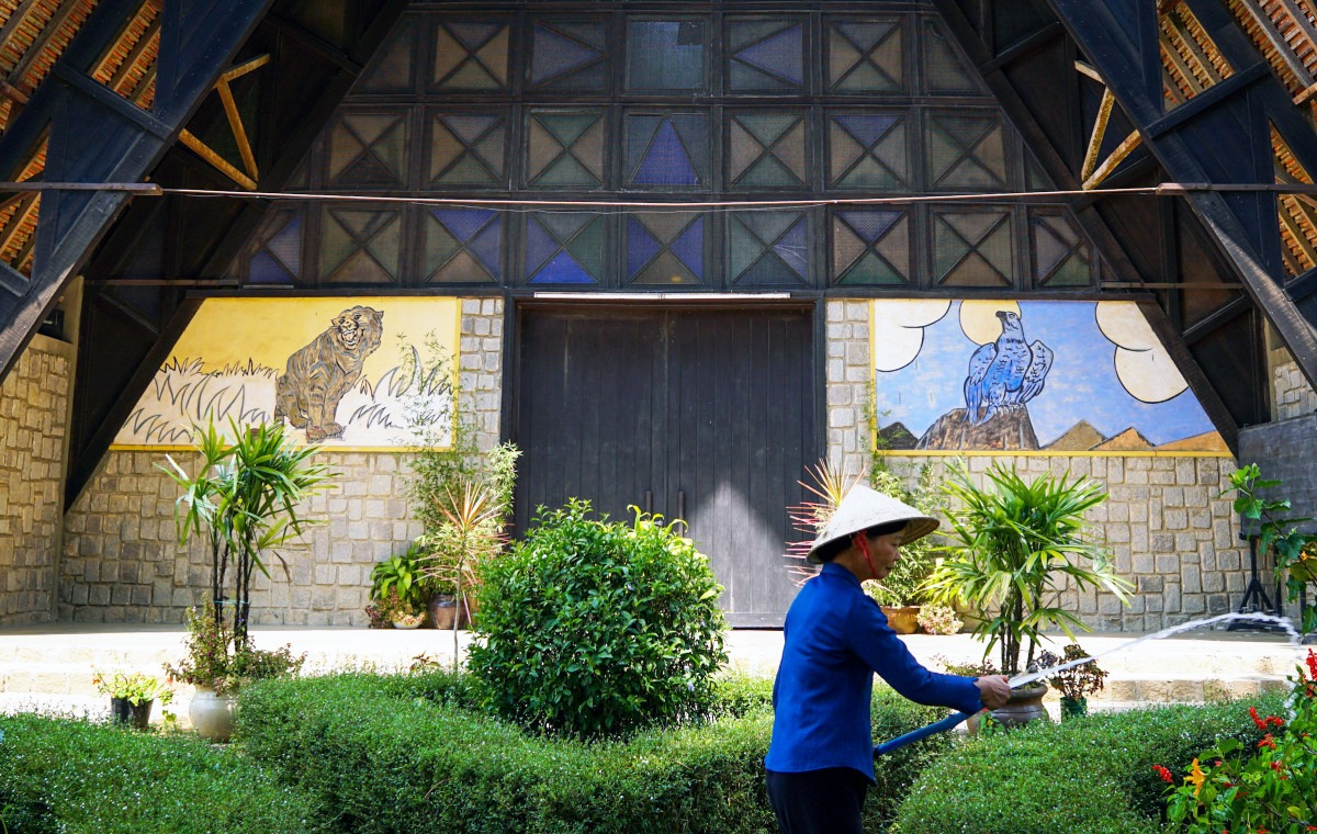 Nhà Thờ Cam Ly - Khi Chúa Và Yàng Cùng Chung Một Mái Nhà